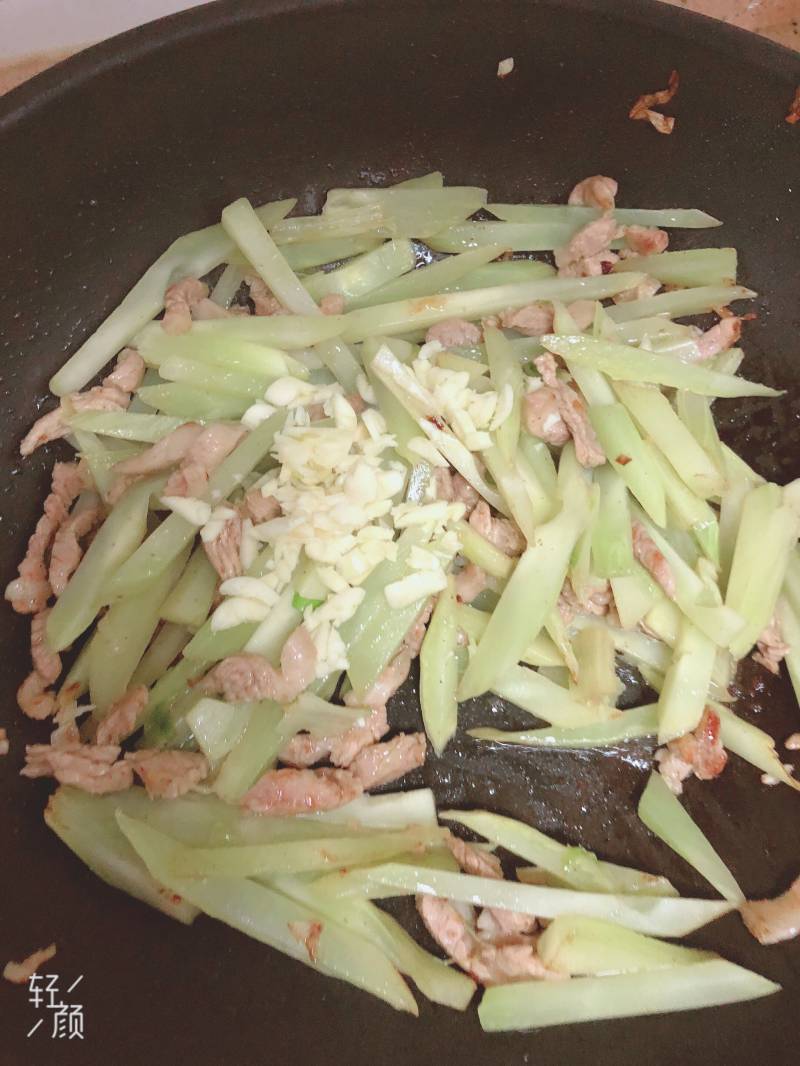 Steps for Making Stir-Fried Bamboo Shoots