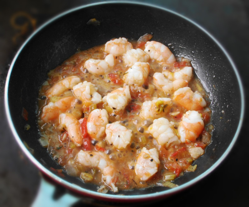 Steps for cooking Shrimp and Crispy Sausage Braised Red Rice