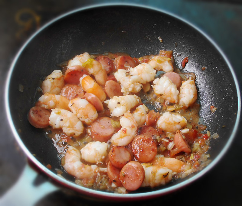 Steps for cooking Shrimp and Crispy Sausage Braised Red Rice