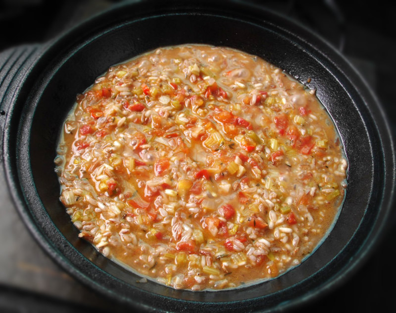 Steps for cooking Shrimp and Crispy Sausage Braised Red Rice