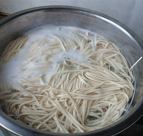 Steps for Making Egg Sauce Noodles