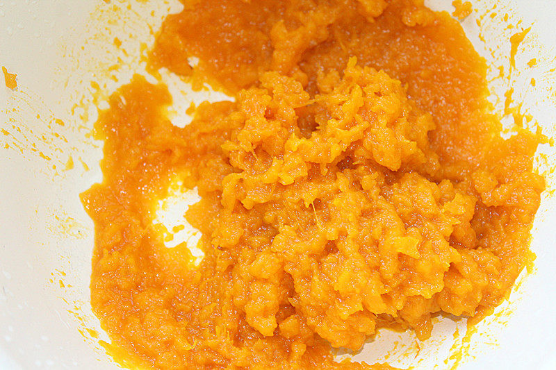 Steps for Making Coconut Milk Pumpkin Cake