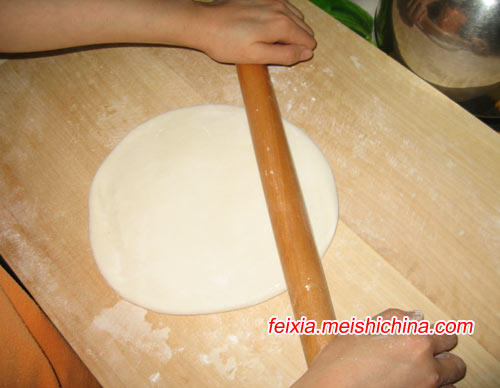 Steps for Making Tomato Sauce Mixed with Cat Ear Noodles