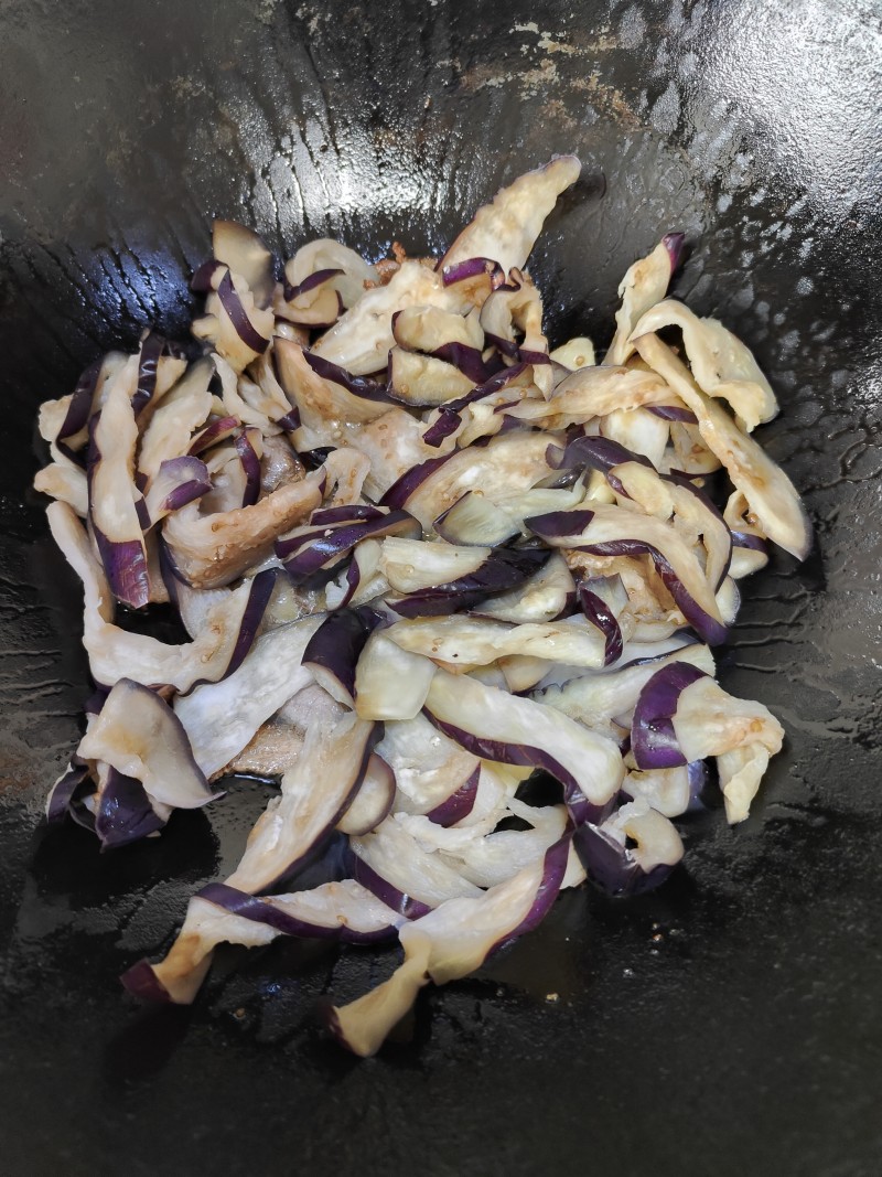 Steps for Making Stir-fried Eggplant with Green Peppers
