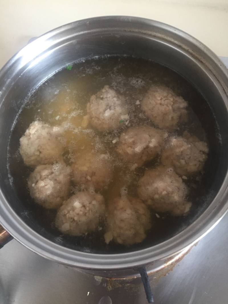 Steps for Cooking Water Chestnut and Pork Meatball Soup