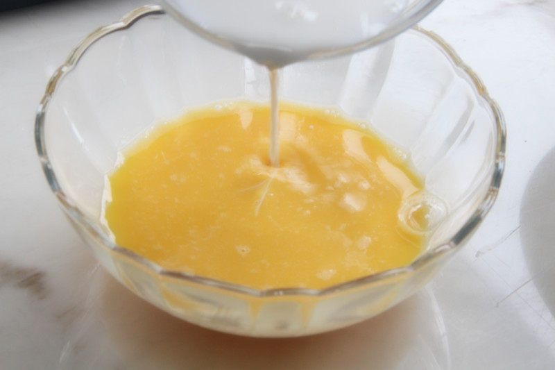 Children's Supplementary Food: Steamed Orange Egg Preparation Steps