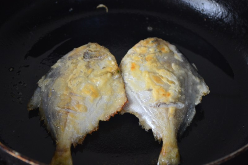 Steps for cooking Braised Pomfret