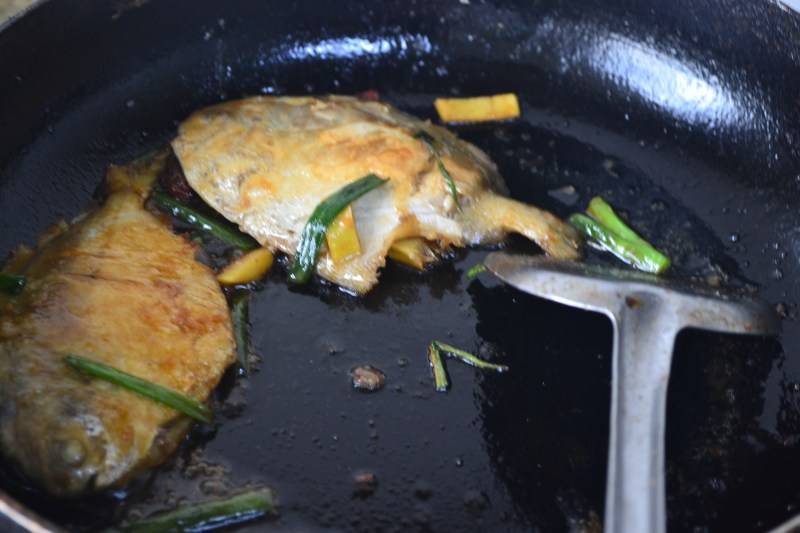 Steps for cooking Braised Pomfret