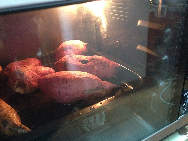 Steps for Making Oven-Baked Sweet Potatoes