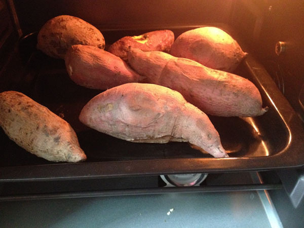 Steps for Making Oven-Baked Sweet Potatoes