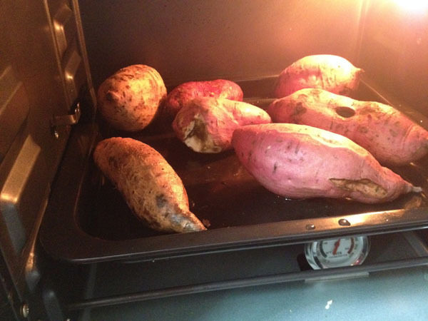 Steps for Making Oven-Baked Sweet Potatoes