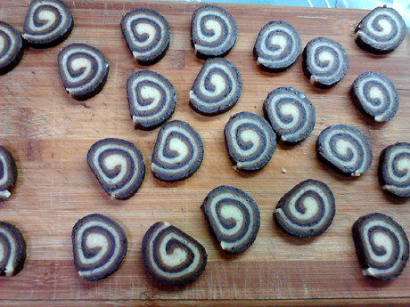 Steps for Making Three-color Swirl Cookies