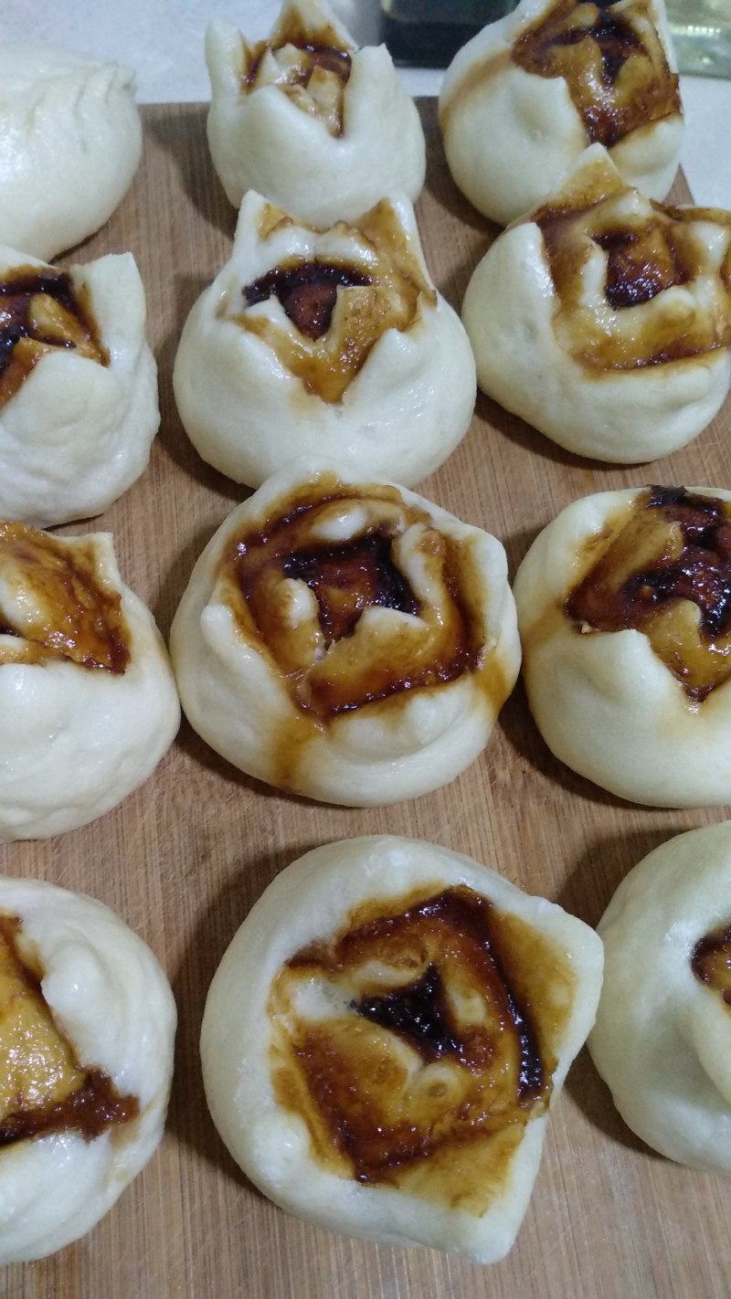 Pomegranate Flower Brown Sugar Steamed Bun