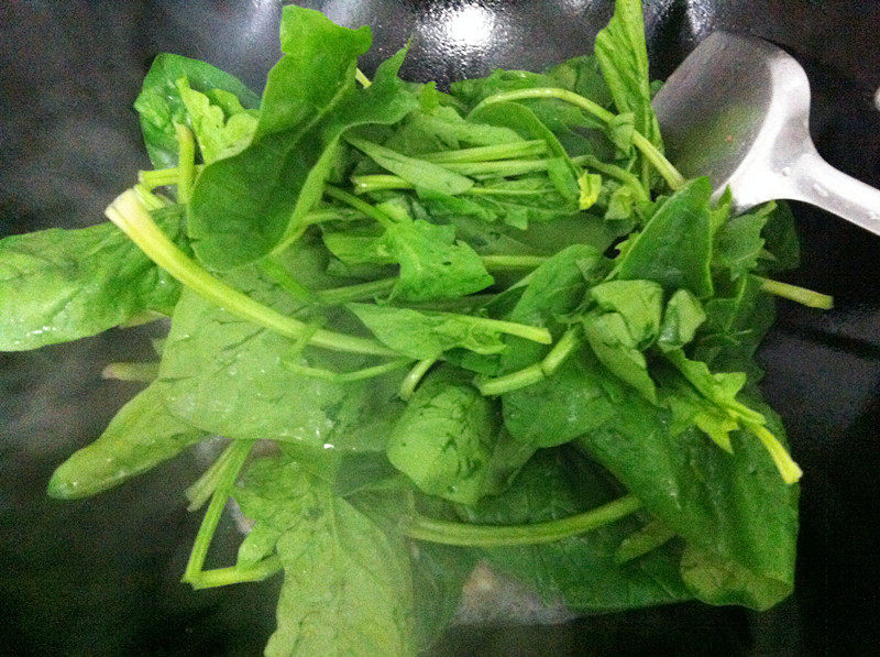 Steps for Cooking Spinach in Superior Broth