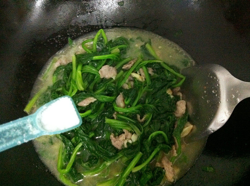 Steps for Cooking Spinach in Superior Broth