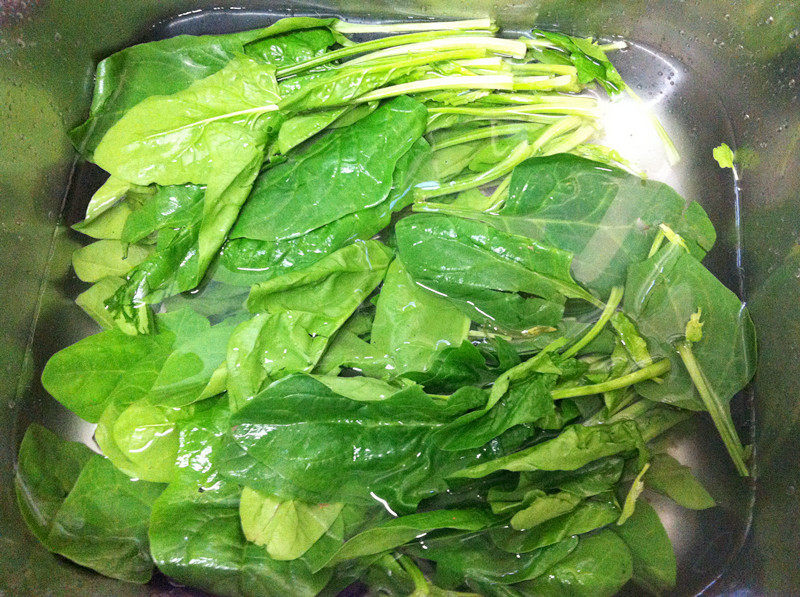 Steps for Cooking Spinach in Superior Broth