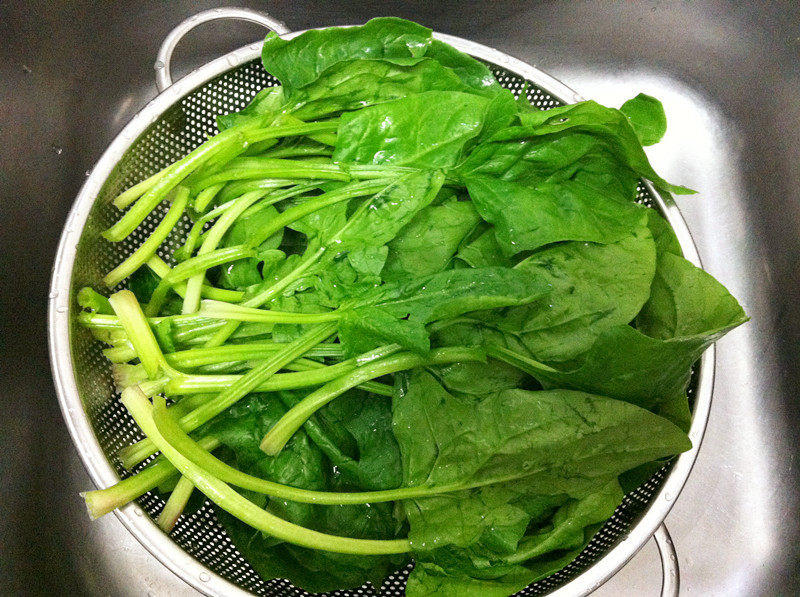 Steps for Cooking Spinach in Superior Broth