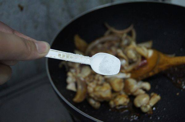 Steps for Making Green Pepper and Onion Stir-Fried Frog Legs