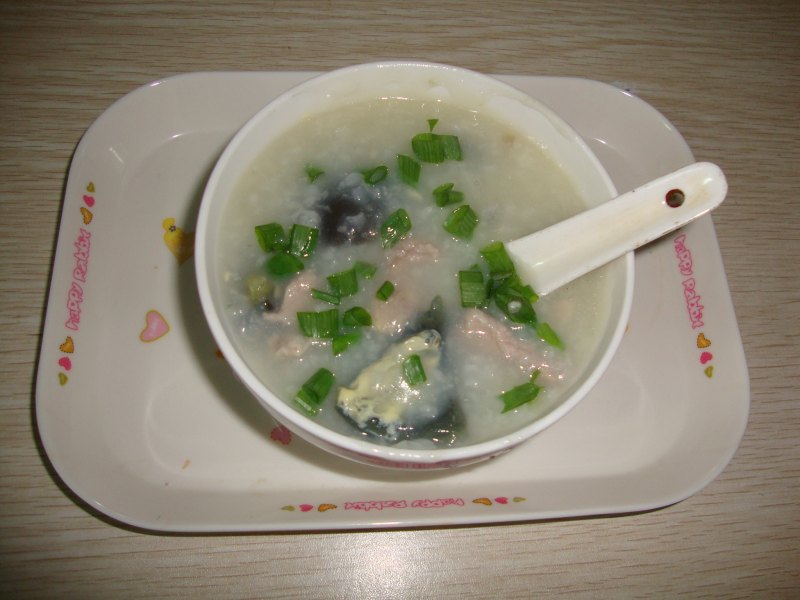 Shaguo Pidan Shourou Zhou (Clay Pot Porridge with Preserved Egg and Lean Pork)