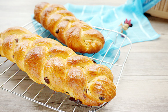 Apricot Cream Bread