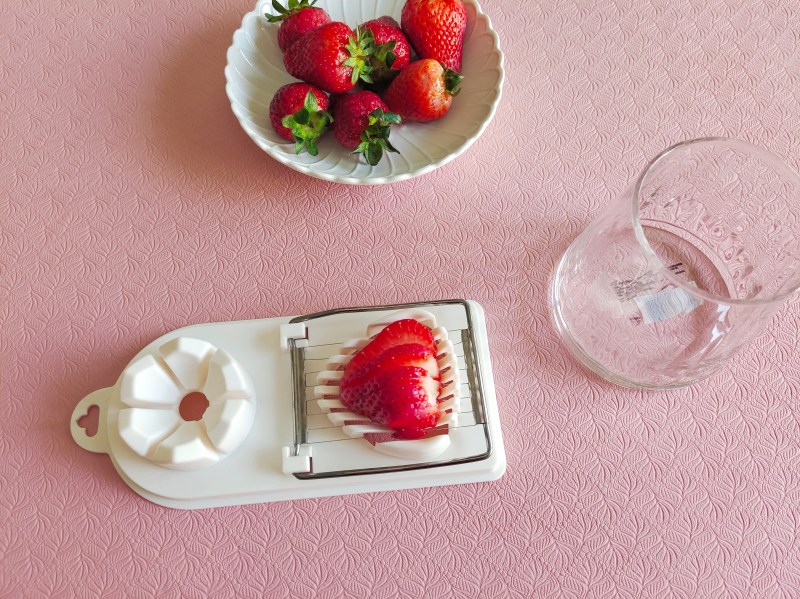 Steps for Making Strawberry Mousse