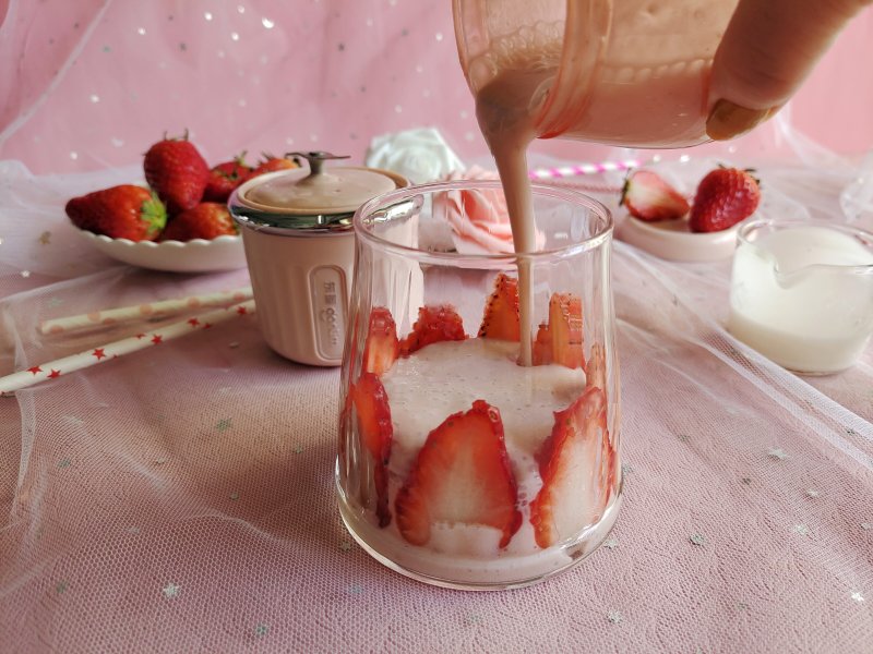 Steps for Making Strawberry Mousse