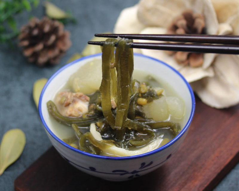 Fishy Smelling Herb, Kelp and Mung Bean Soup