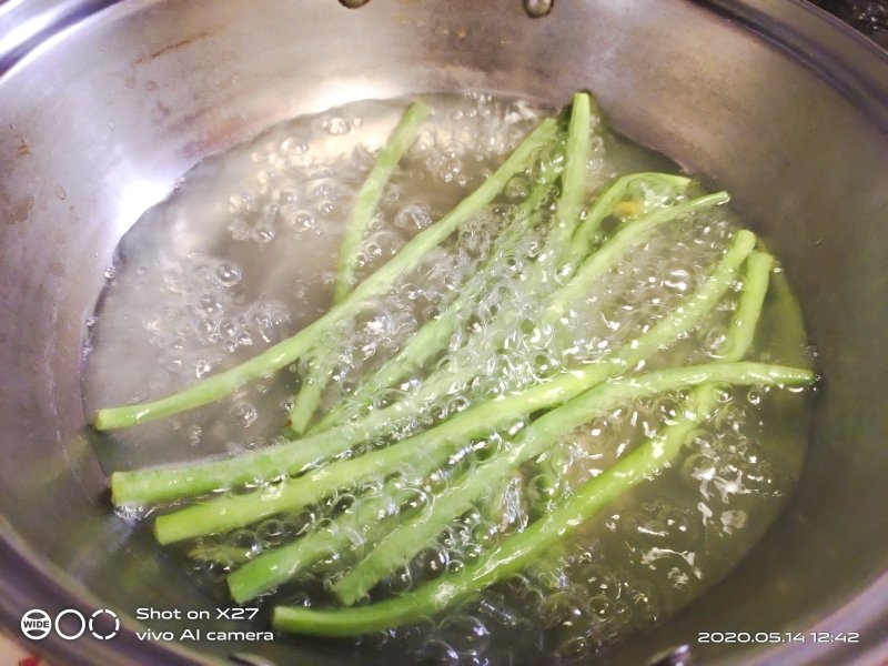 Steps for Making Green Bean and Chicken Breast Fruit Salad