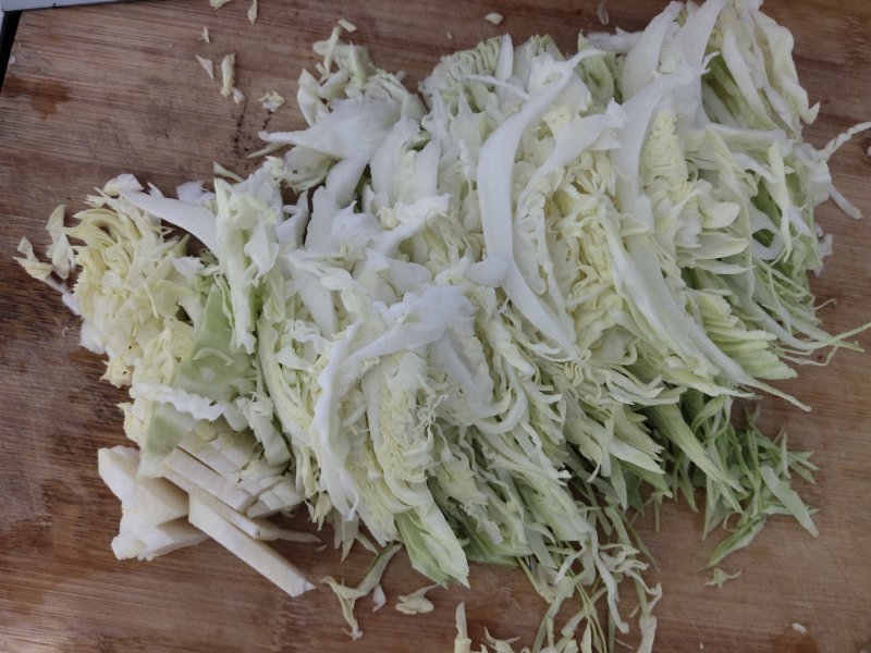 Steps for Making Spicy Stir-Fried Cabbage