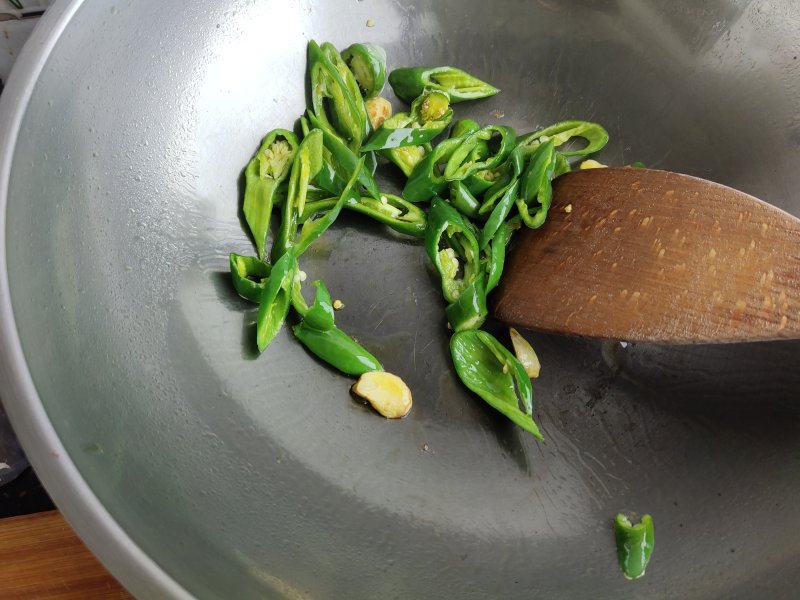 Steps for Making Spicy Stir-Fried Cabbage