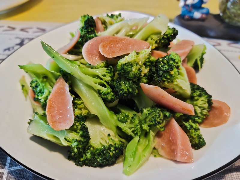 Broccoli and Ham Sausage Stir-Fry