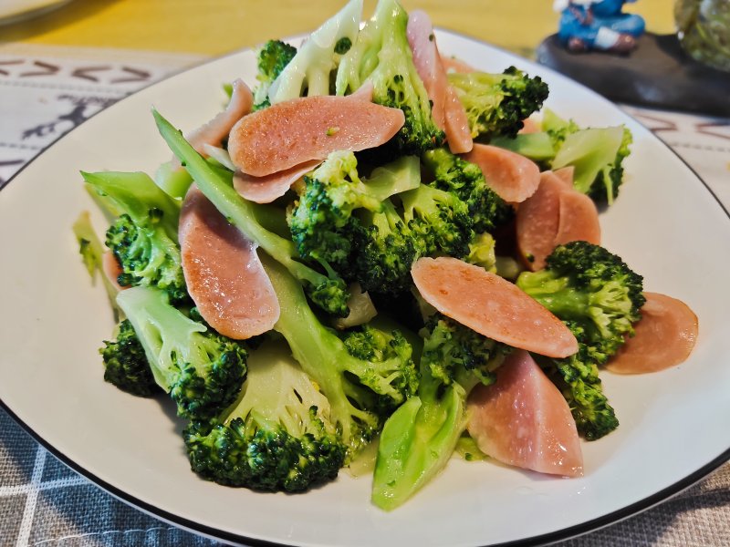 Steps for Broccoli and Ham Sausage Stir-Fry