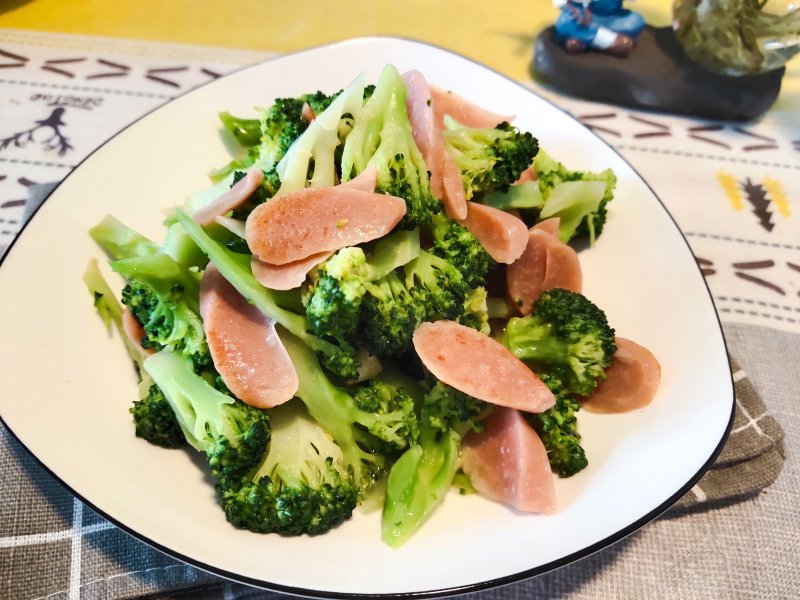 Broccoli and Ham Sausage Stir-Fry