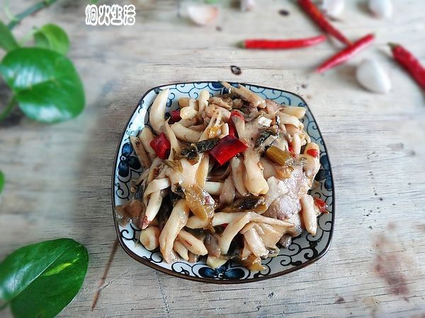 Sour Pickled Vegetable Stir-Fried Trumpet Mushrooms