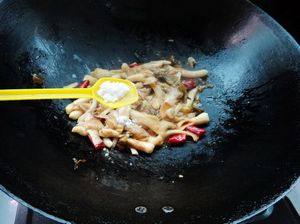 Steps for Cooking Sour Pickled Vegetable Stir-Fried Trumpet Mushrooms