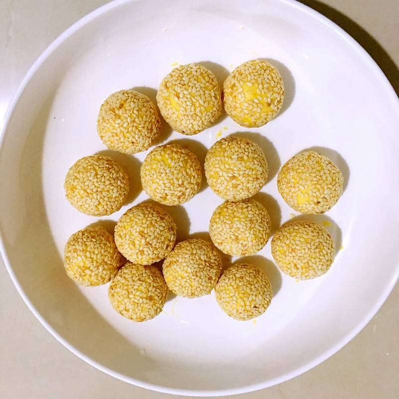 Steps for Making Pumpkin Sesame Balls