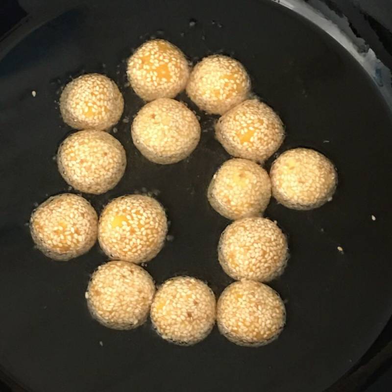 Steps for Making Pumpkin Sesame Balls