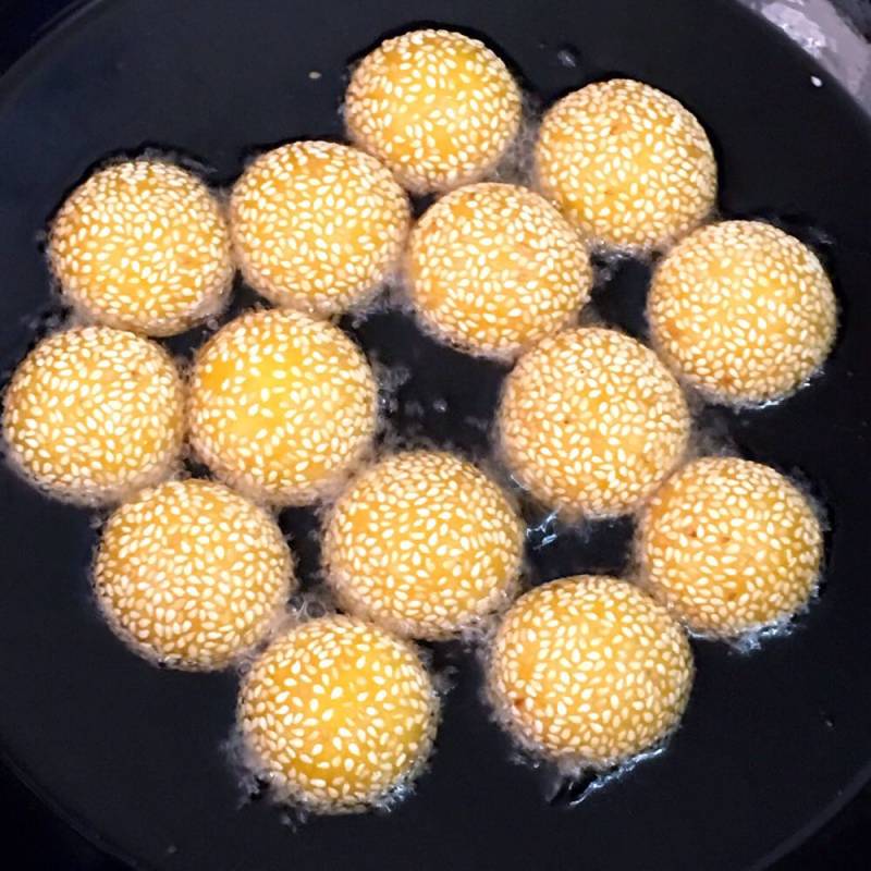 Steps for Making Pumpkin Sesame Balls