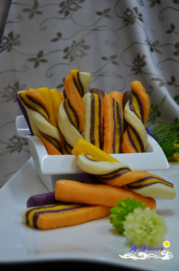 Colorful Steamed Breadsticks