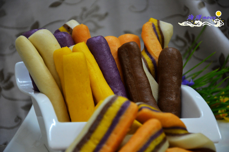 Colorful Steamed Breadsticks