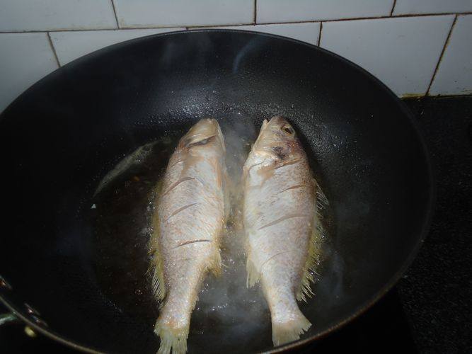 Steps for Cooking Dry-fried Yellow Croaker