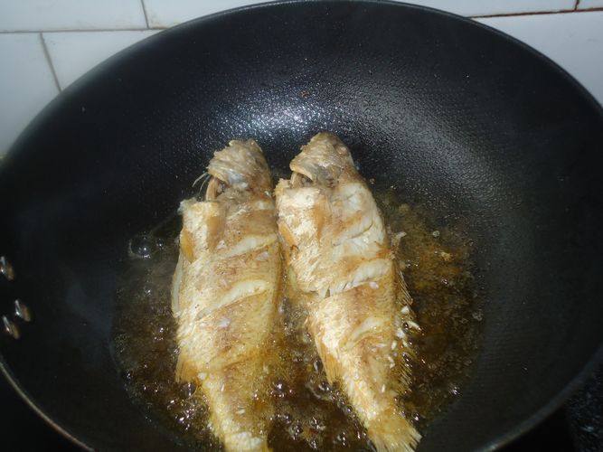 Steps for Cooking Dry-fried Yellow Croaker