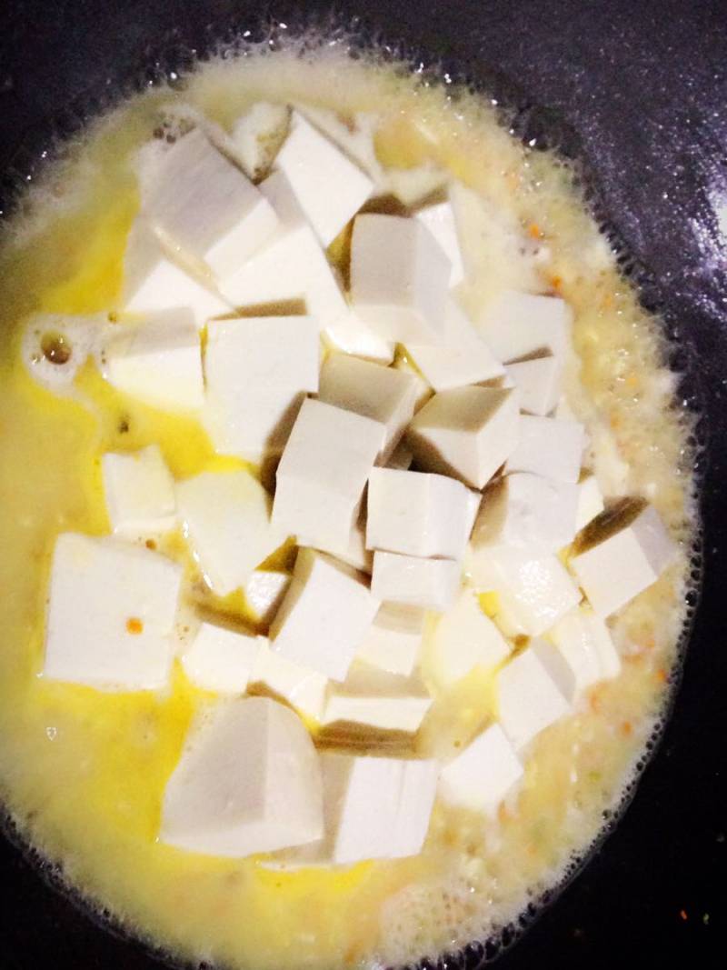 Steps for Cooking Salted Egg Stewed Tender Tofu