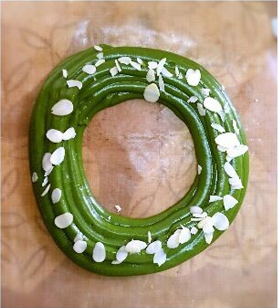 Steps for Making Matcha Flower Puff Cake