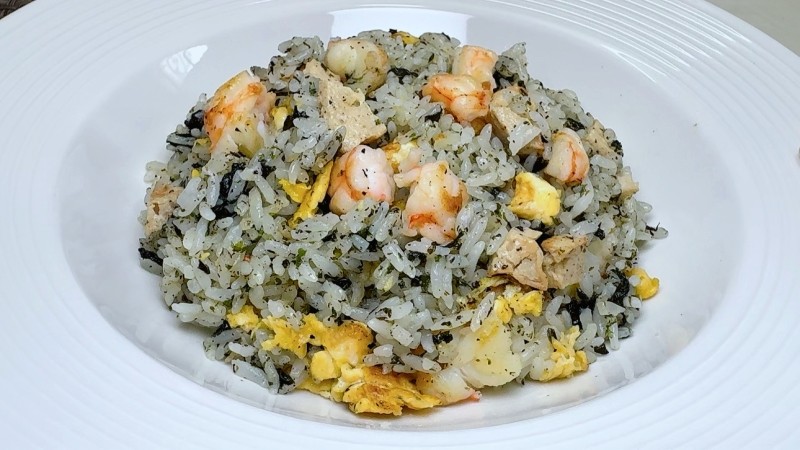 Steps for Making Seaweed and Shrimp Fried Rice