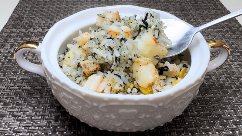 Steps for Making Seaweed and Shrimp Fried Rice