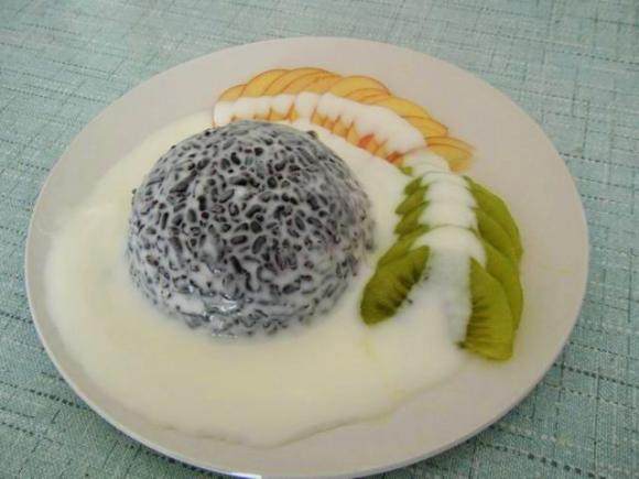 Yogurt Black Rice Fruit Bowl