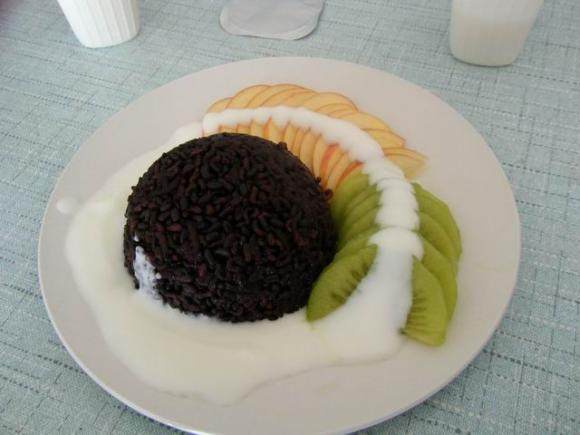 Steps to make Yogurt Black Rice Fruit Bowl