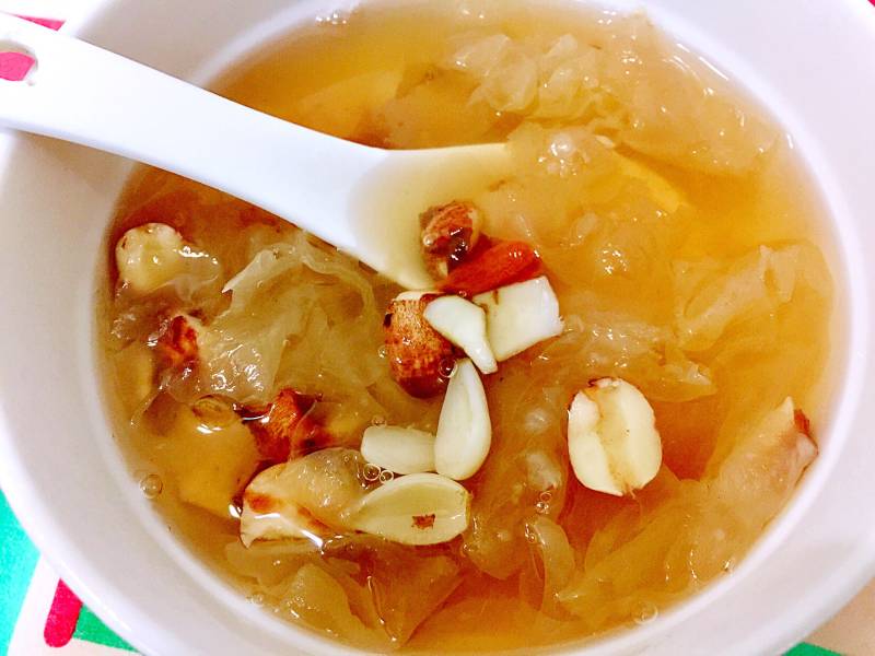 Lotus Seed, Lily and Tremella Sweet Soup