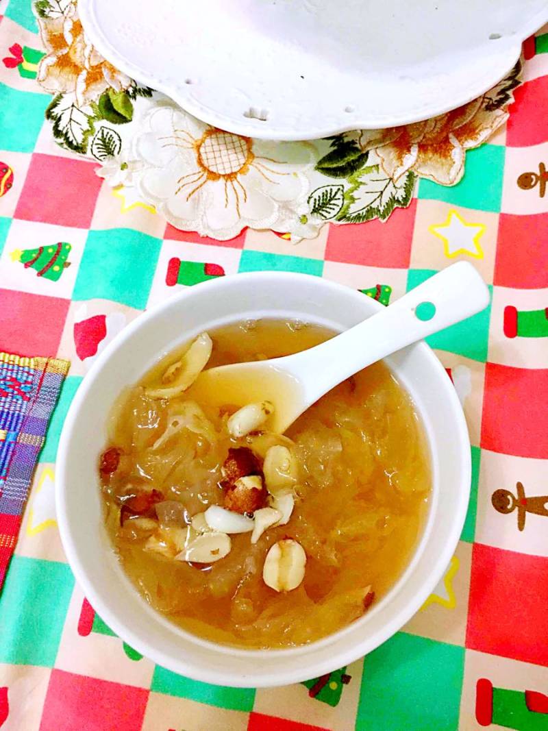 Steps for making Lotus Seed, Lily and Tremella Sweet Soup